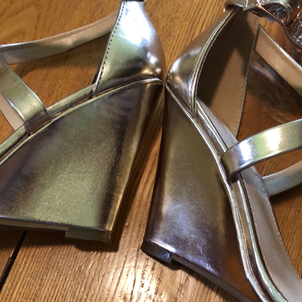 Gold strappy heels - Picture 4 of 10